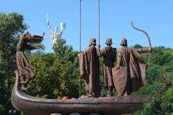 Matka Ojczyzna i Pomnik Założycieli Kijowa